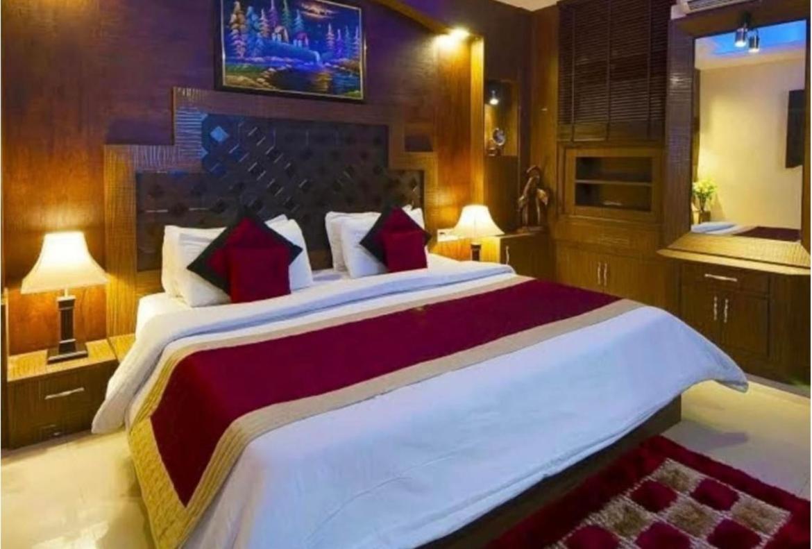 Diamond Inn-near Igi-airport-terminal-3 Hotel 4*