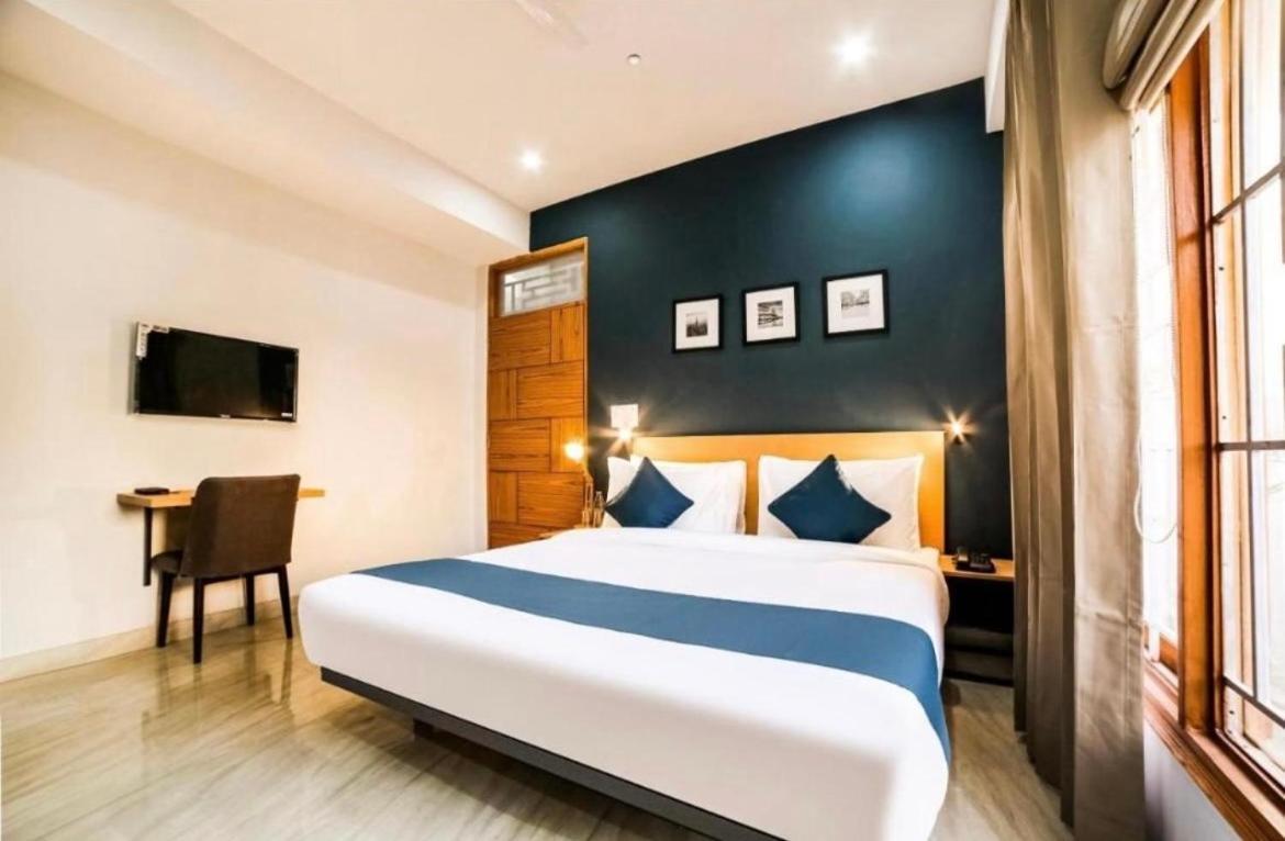 Diamond Inn-near Igi-airport-terminal-3