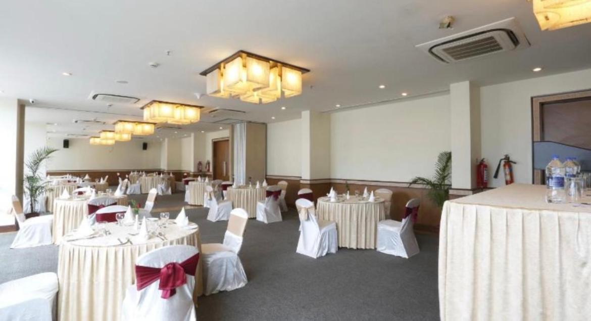 Diamond Inn-near Igi-airport-terminal-3